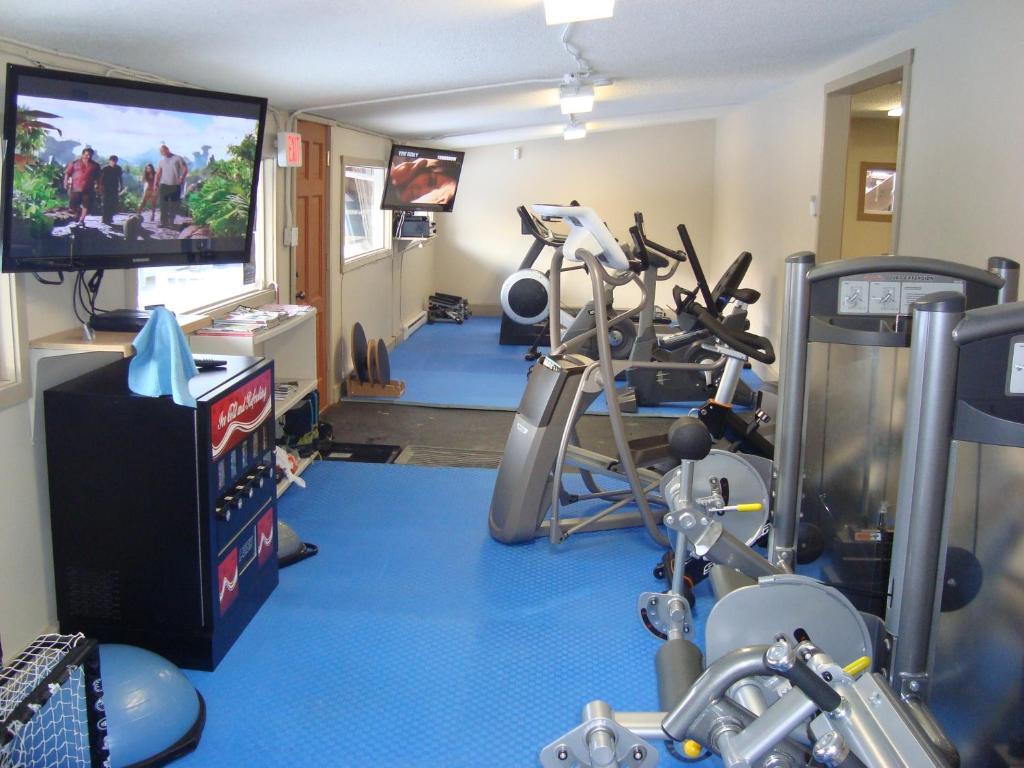 Ypc Fitness & Accomodations Invermere Exteriör bild