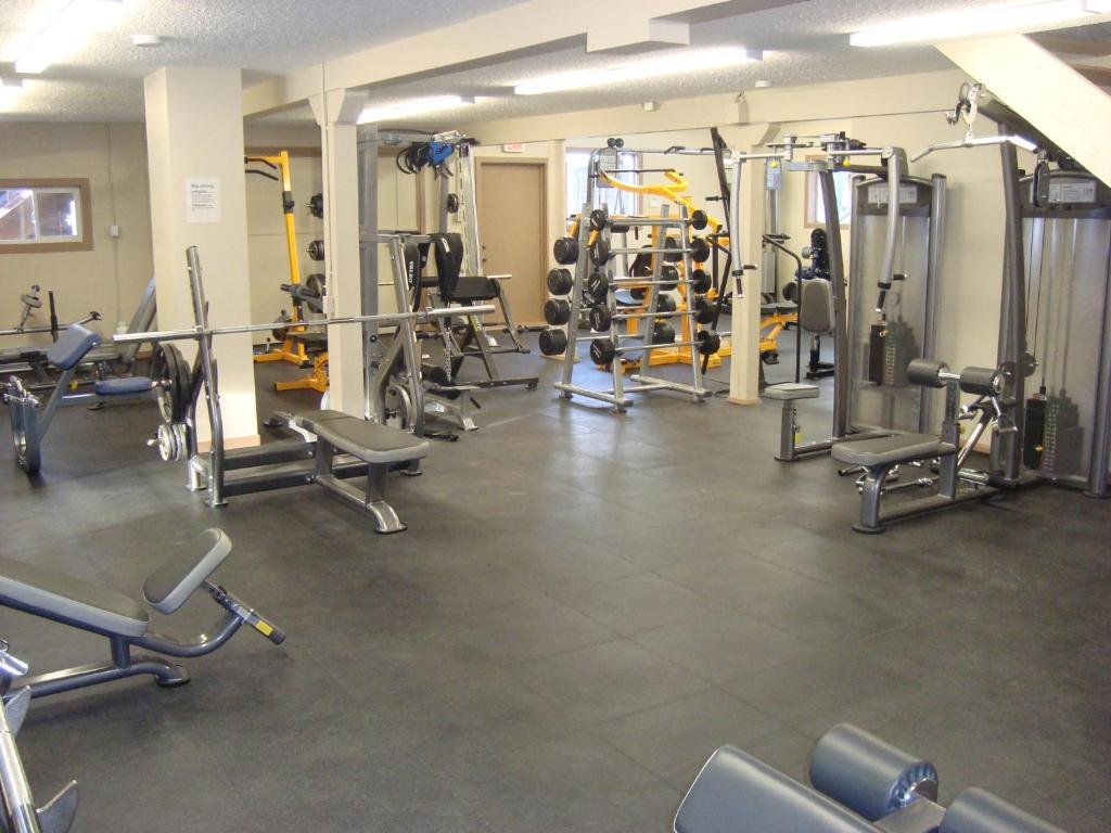Ypc Fitness & Accomodations Invermere Exteriör bild
