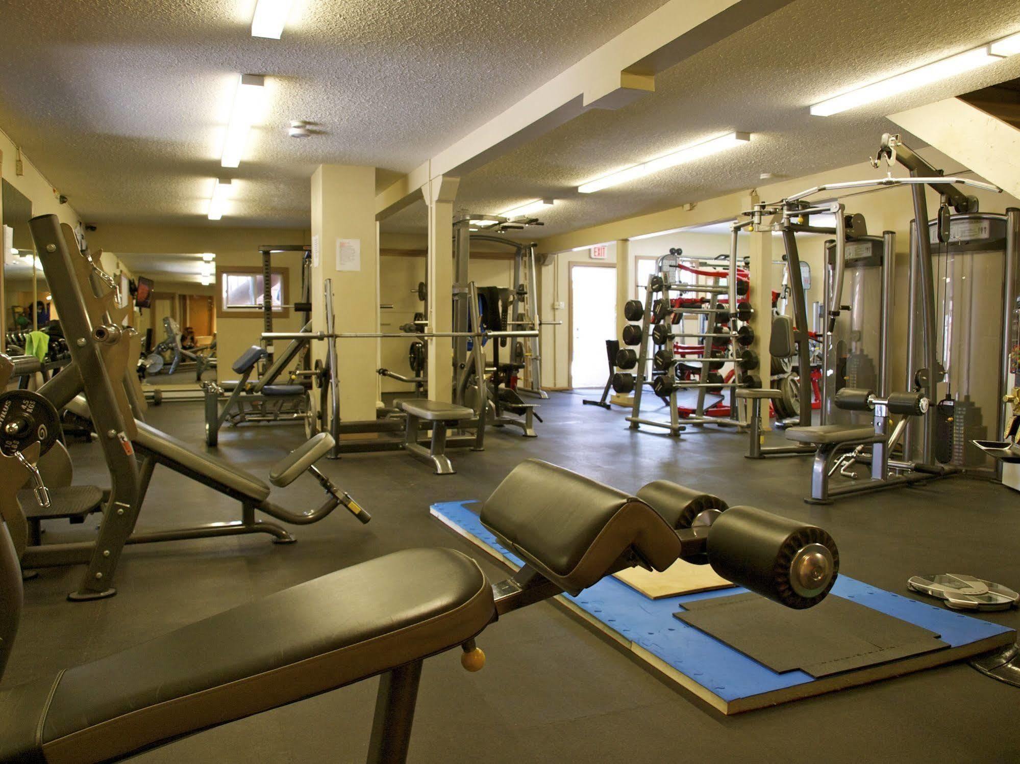 Ypc Fitness & Accomodations Invermere Exteriör bild